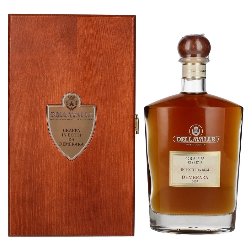 Dellavalle Grappa Affinata in botti da RUM 42% Vol. 0,7l in wooden box