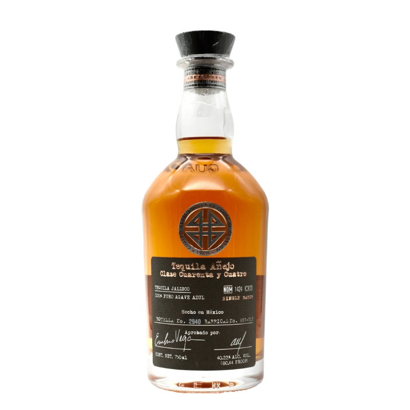 Clase Cuarenta Y Cuatro Anejo 750ml